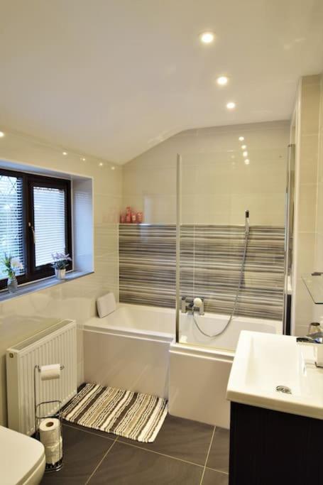 Mikes At Menai - Stylish & Spacious 3 Bed House In Menai Bridge. Ngoại thất bức ảnh