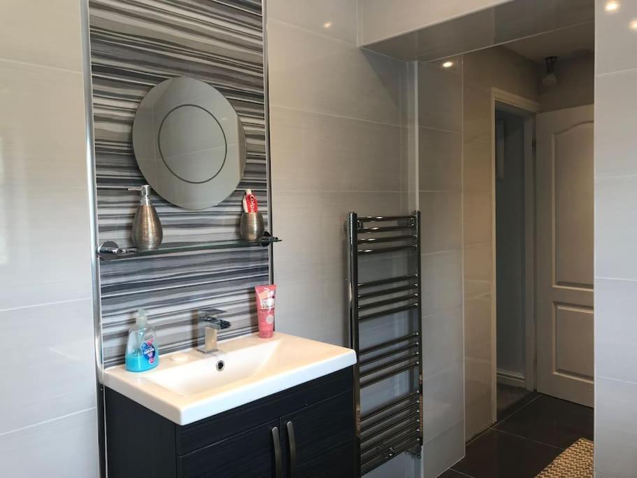 Mikes At Menai - Stylish & Spacious 3 Bed House In Menai Bridge. Ngoại thất bức ảnh
